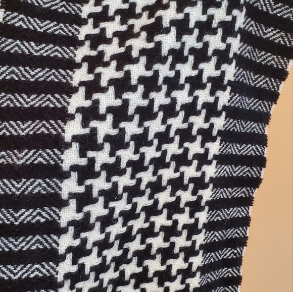 Macy's Charter Club Luxury Cashmere Black & White Scarf NWT - Picture 3 of 10
